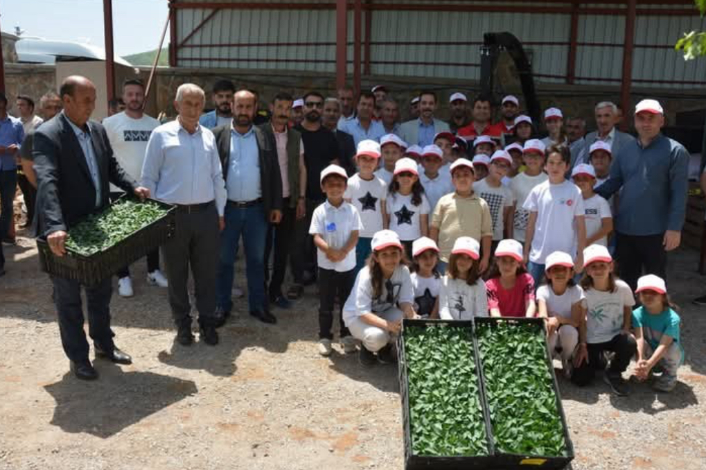 Güroymak’ta fide ve tohum dağıtımı yapıldı