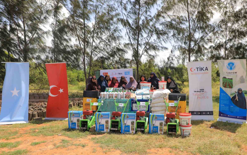 TİKA’dan Somalili kadın çiftçilere verimlilik eğitimi ve tarım ekipmanı desteği